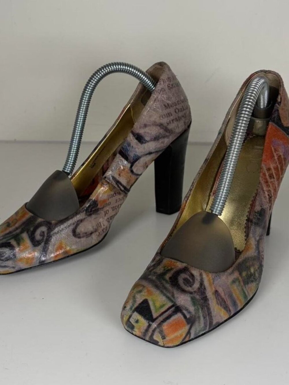 2000s Multi Pattern Closed Toe Pumps - Picture 3 of 7
